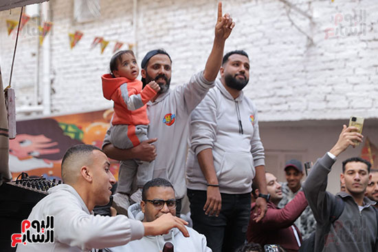 فرحة أهالي المطرية علي مائدة واحدة