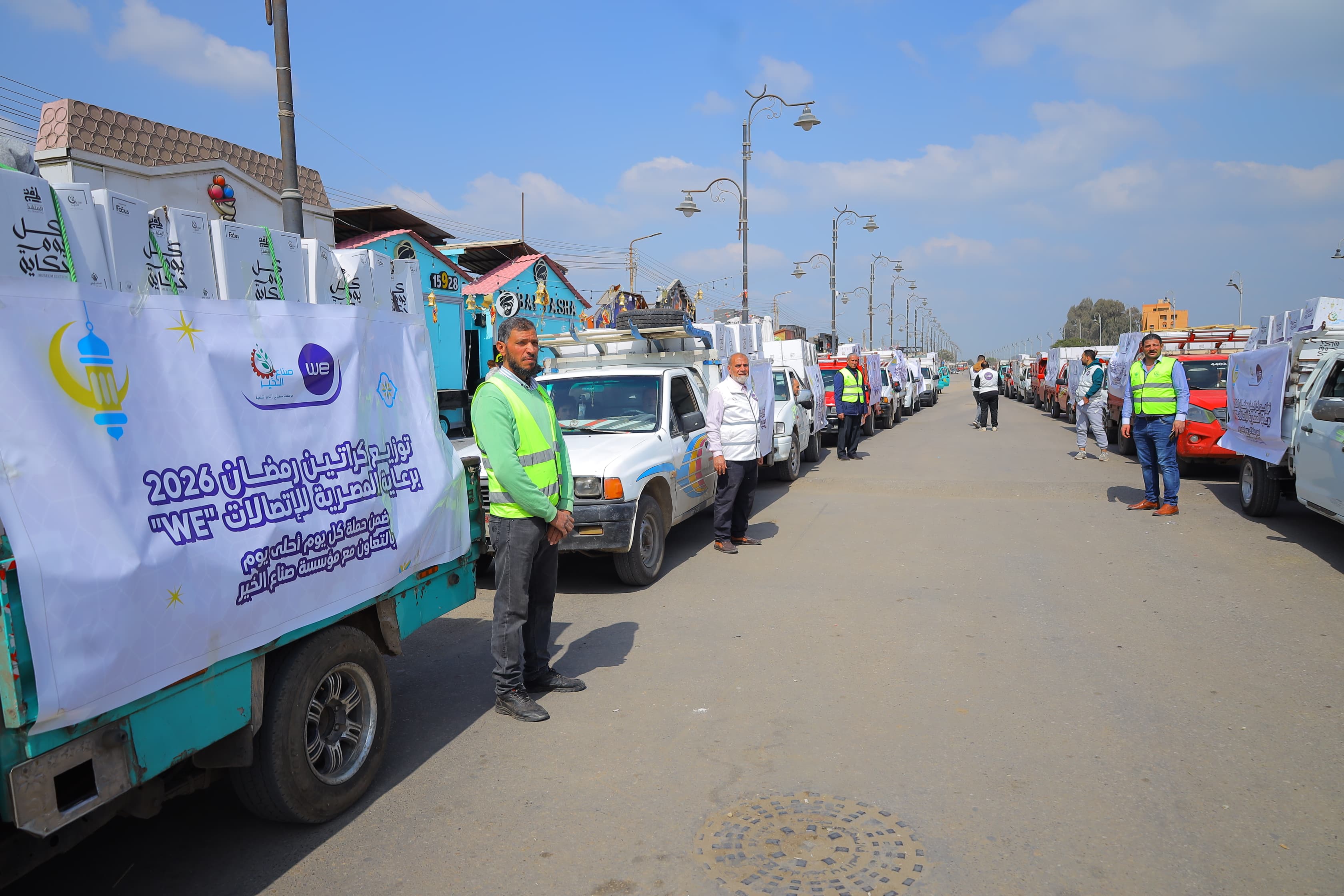 صناع الخير عضو التحالف الوطنى تنظم اصطفافا لآلاف الكراتين الغذائية بالغربية  (8)