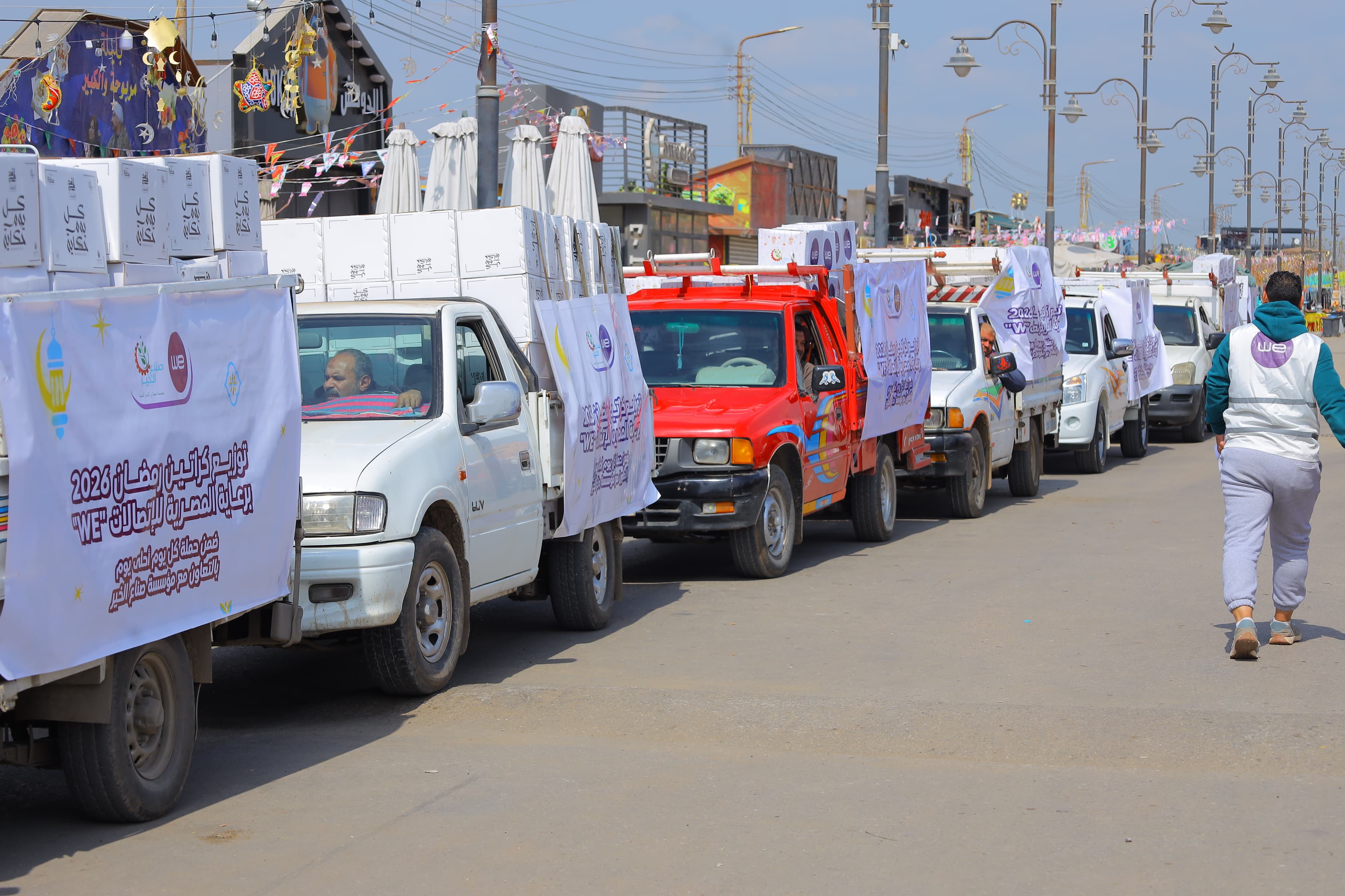 صناع الخير عضو التحالف الوطنى تنظم اصطفافا لآلاف الكراتين الغذائية بالغربية  (7)