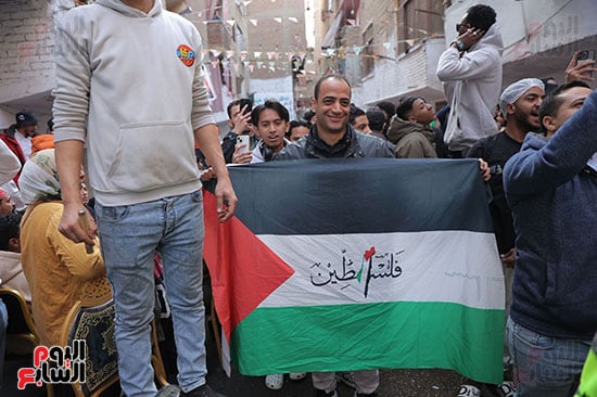 علم فلسطين يزين الإفطار