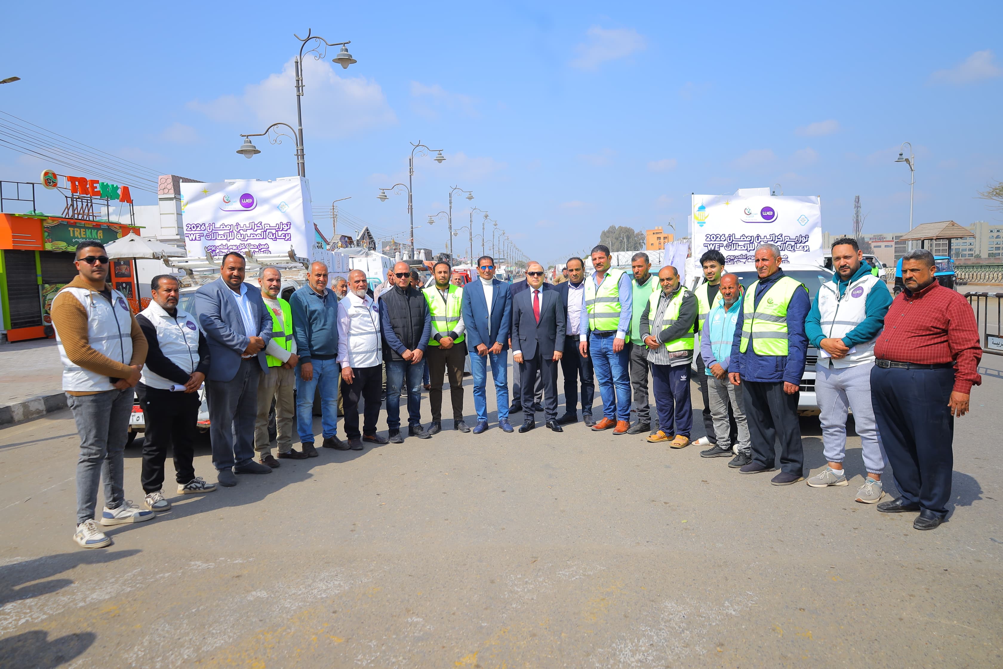 صناع الخير عضو التحالف الوطنى تنظم اصطفافا لآلاف الكراتين الغذائية بالغربية  (3)