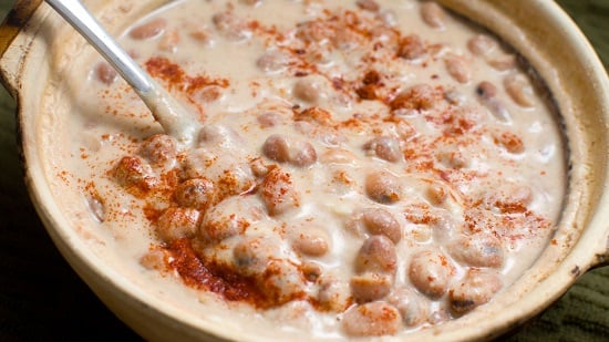 طريقة عمل الفول بالطحينة