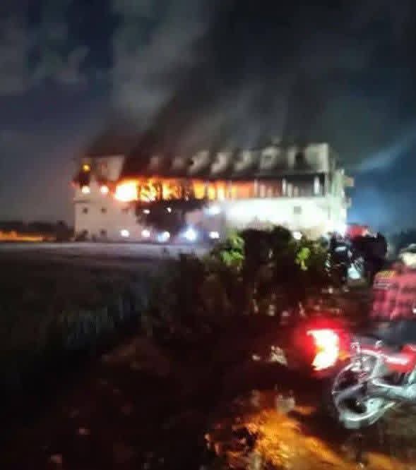 إرتفاع أعمدة الدخان من المزرعة