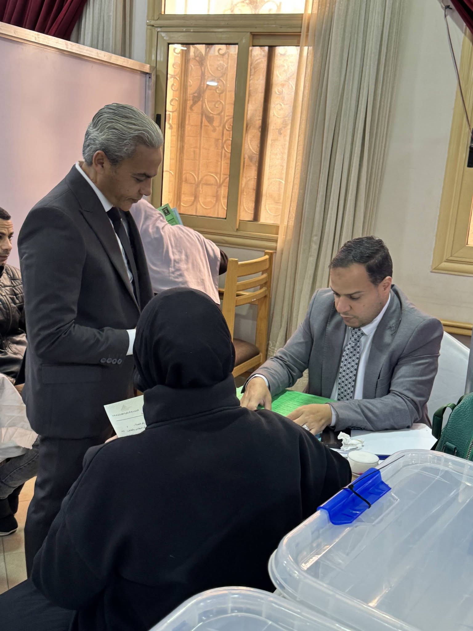 متابعة عملية التصويت