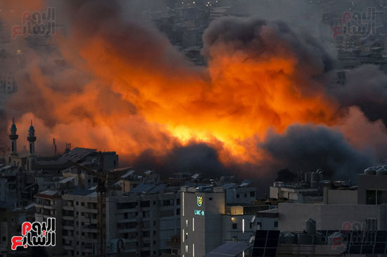 تصاعد النيران نتيجة القصف