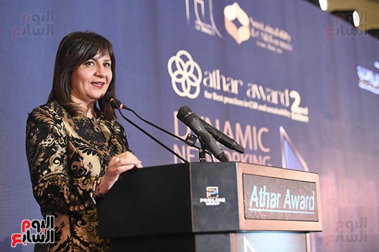 السفيرة نبيلة مكرم