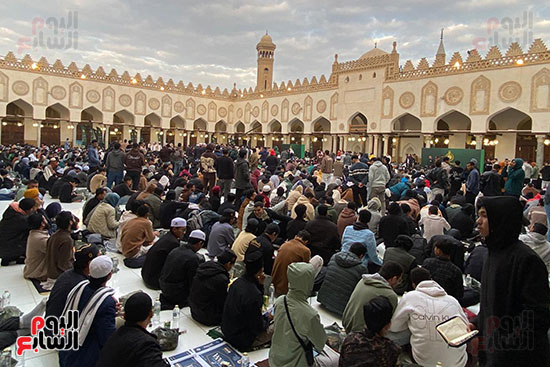 الطلاب فى حفل الإفطار