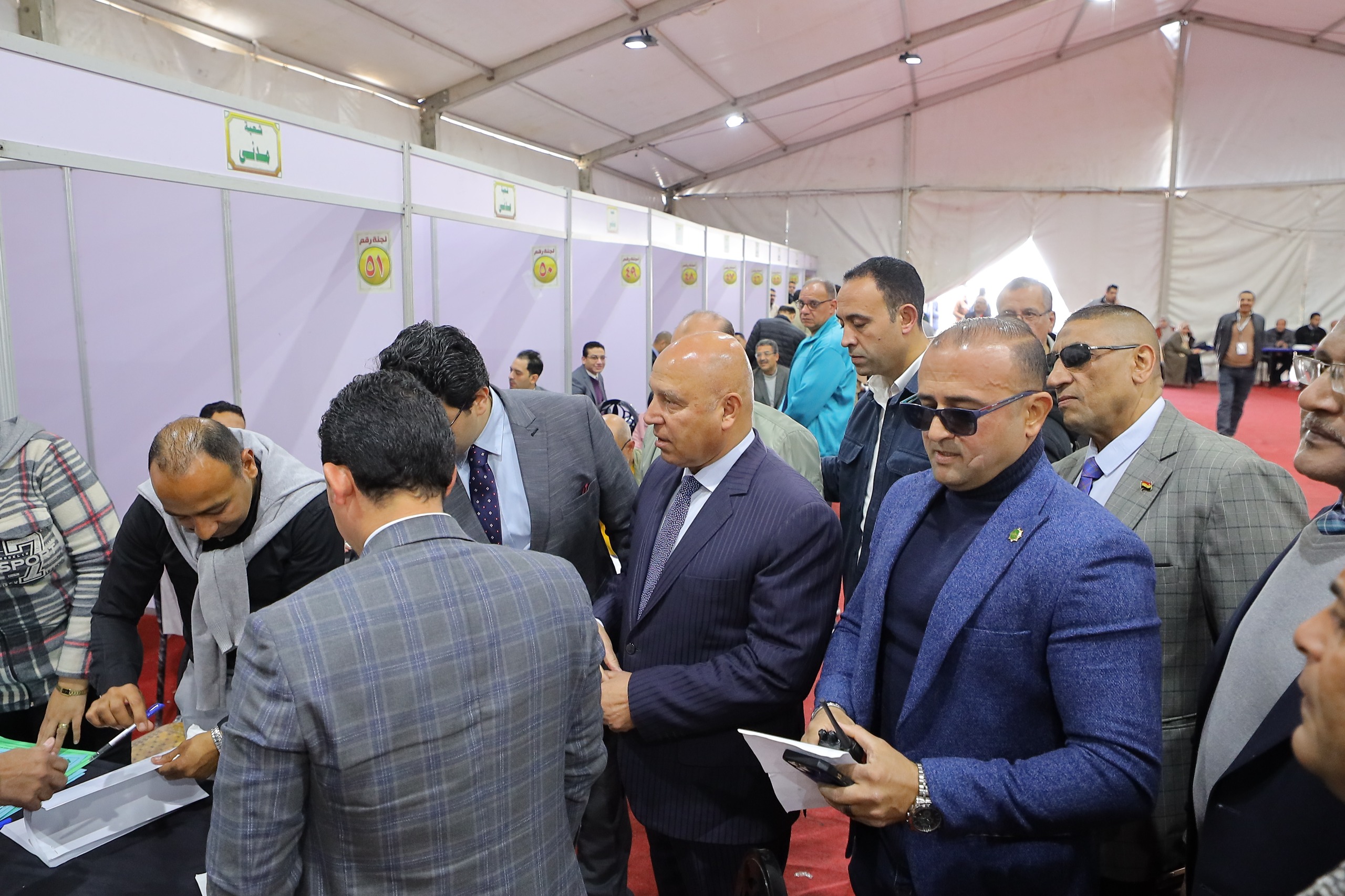 الفريق كامل الوزير يدلى بصوته