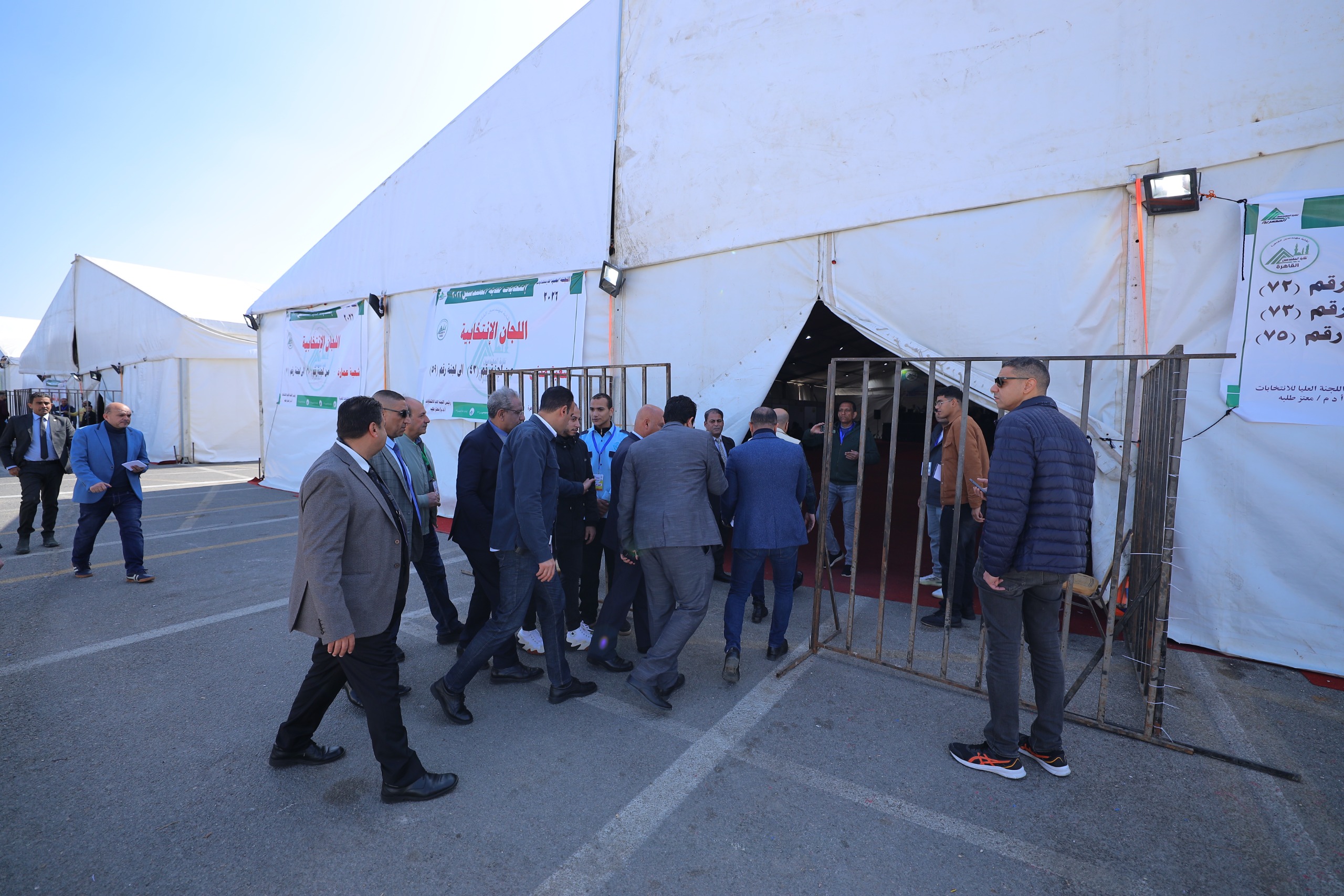 جانب من وصول الفريق كامل الوزير