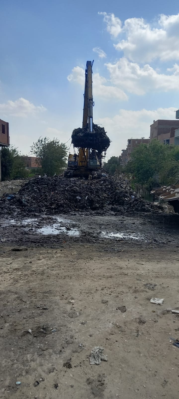 الشبكة الوطنية للطوارئ تبدأ رفع المخلفات الصلبة