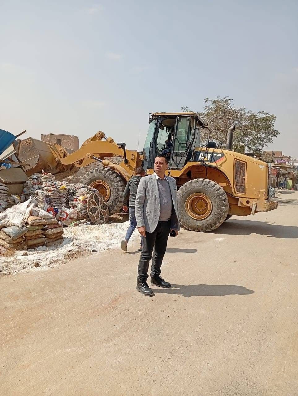 حملات لإزالة مخالفات البناء بحي البساتين (1)