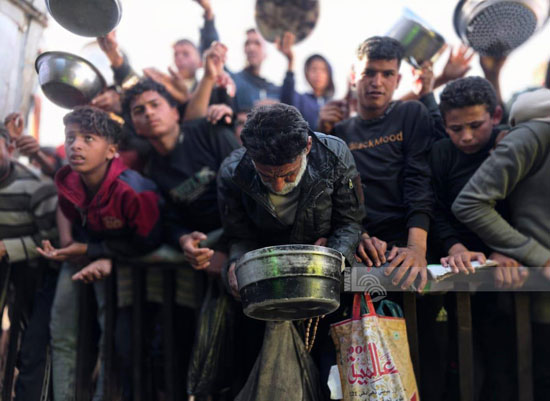 نظرة مسن لللأوانى الفارغة