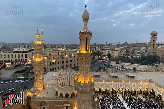 الجامع الأزهر يتزين بالصائمين
