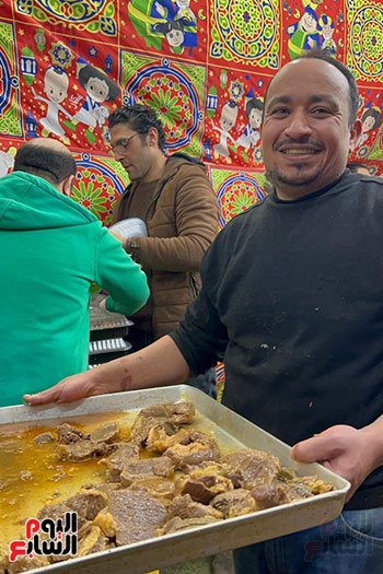 إبتسامة أثناء العمل في الخير