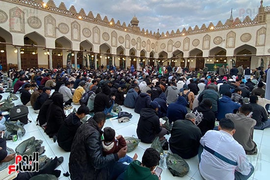 الطلاب فى حفل الإفطار