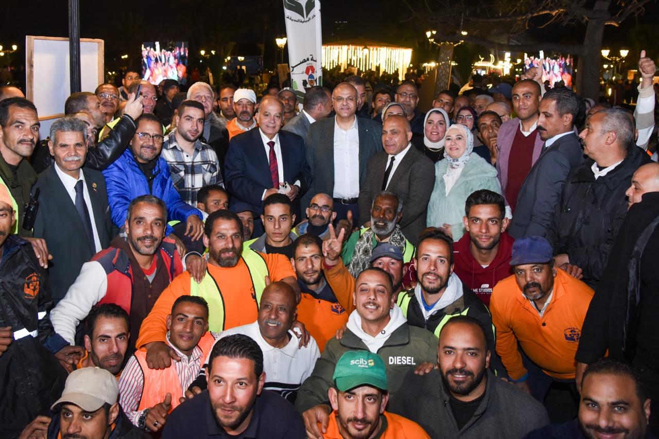 المحافظ وسط العمال المحافظ وسط العمال