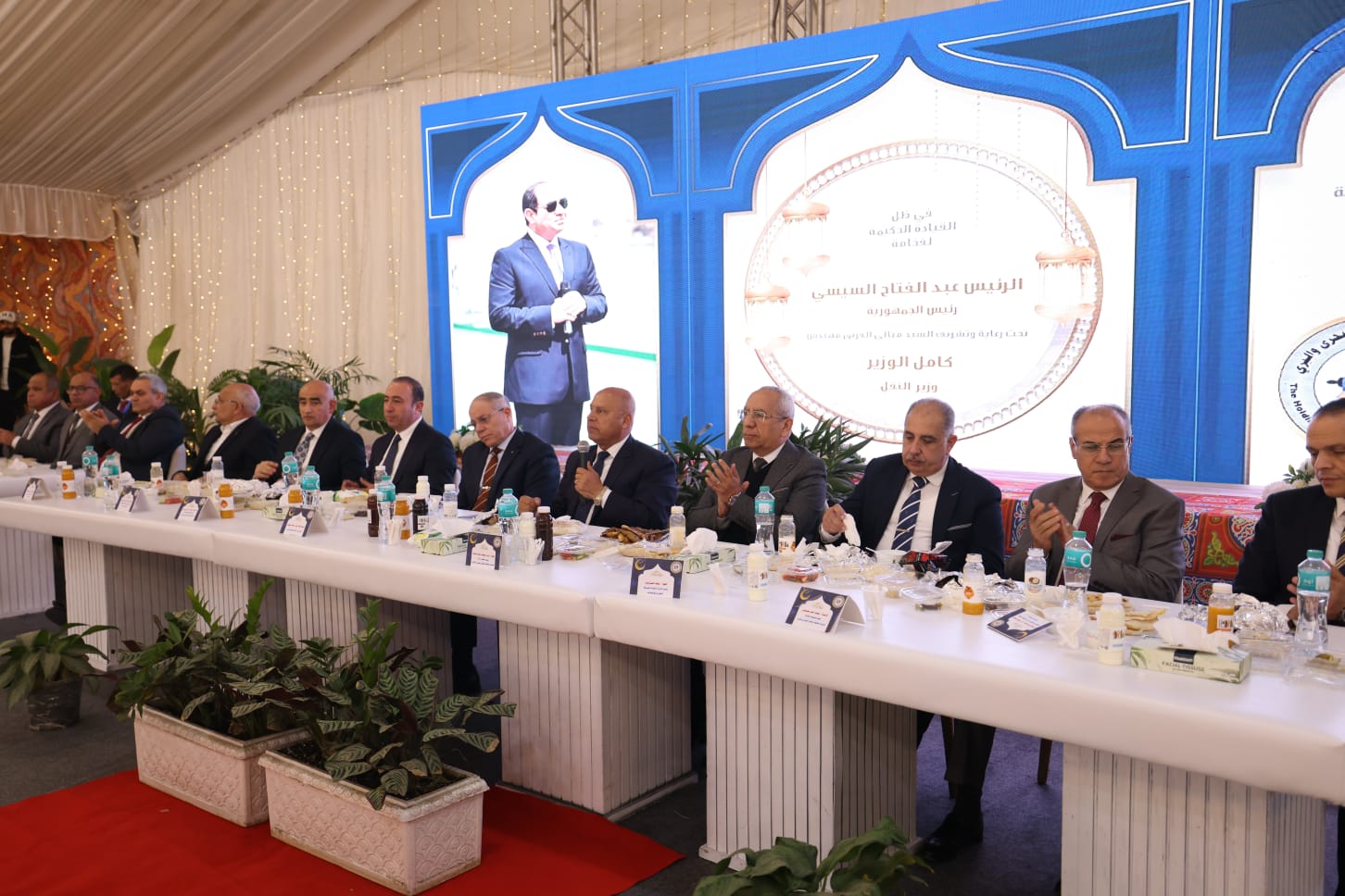 وزير النقل خلال لقاء العاملين (1)