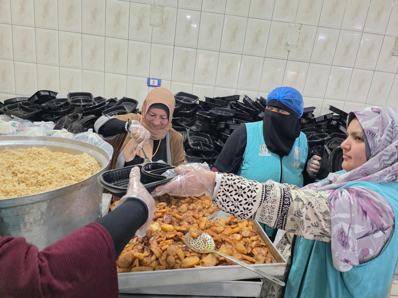 المساعدة في غرف الوجبات