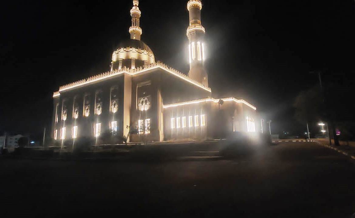إضاءة المسجد ليلا