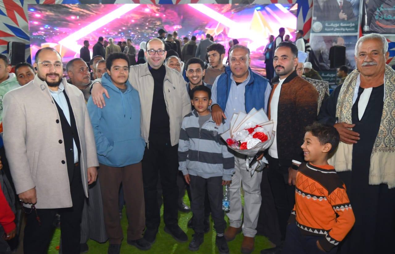 صور تذكارية بعد القافلة