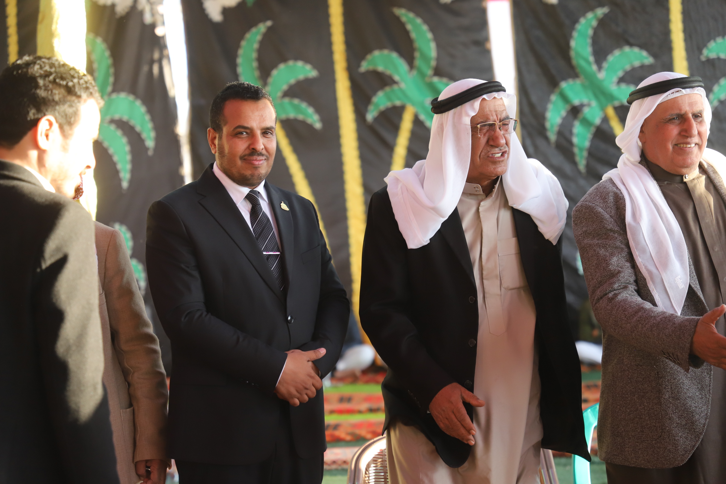 قيادات وتنفيذيين 