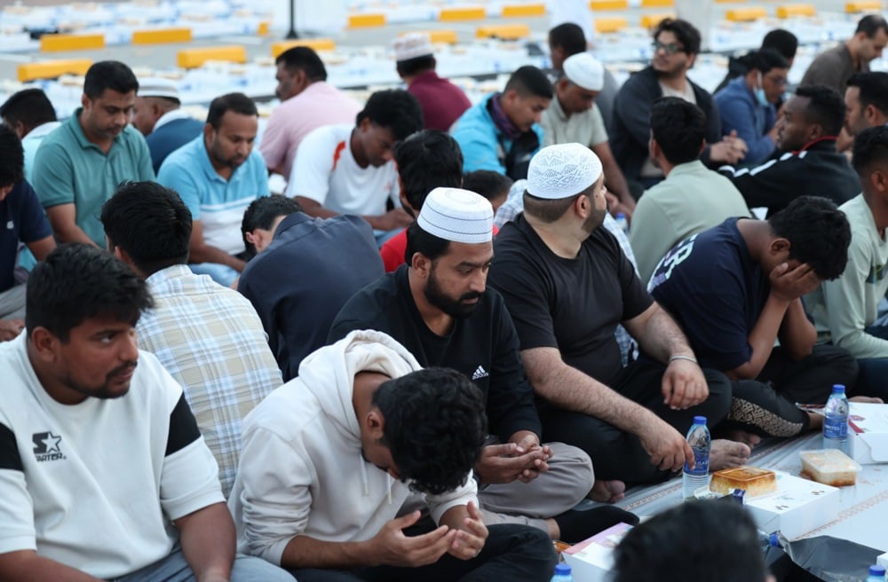 إفطار جماعي فى بيوت الرحمن.. مساجد دبي تستقبل الصائمين (6)