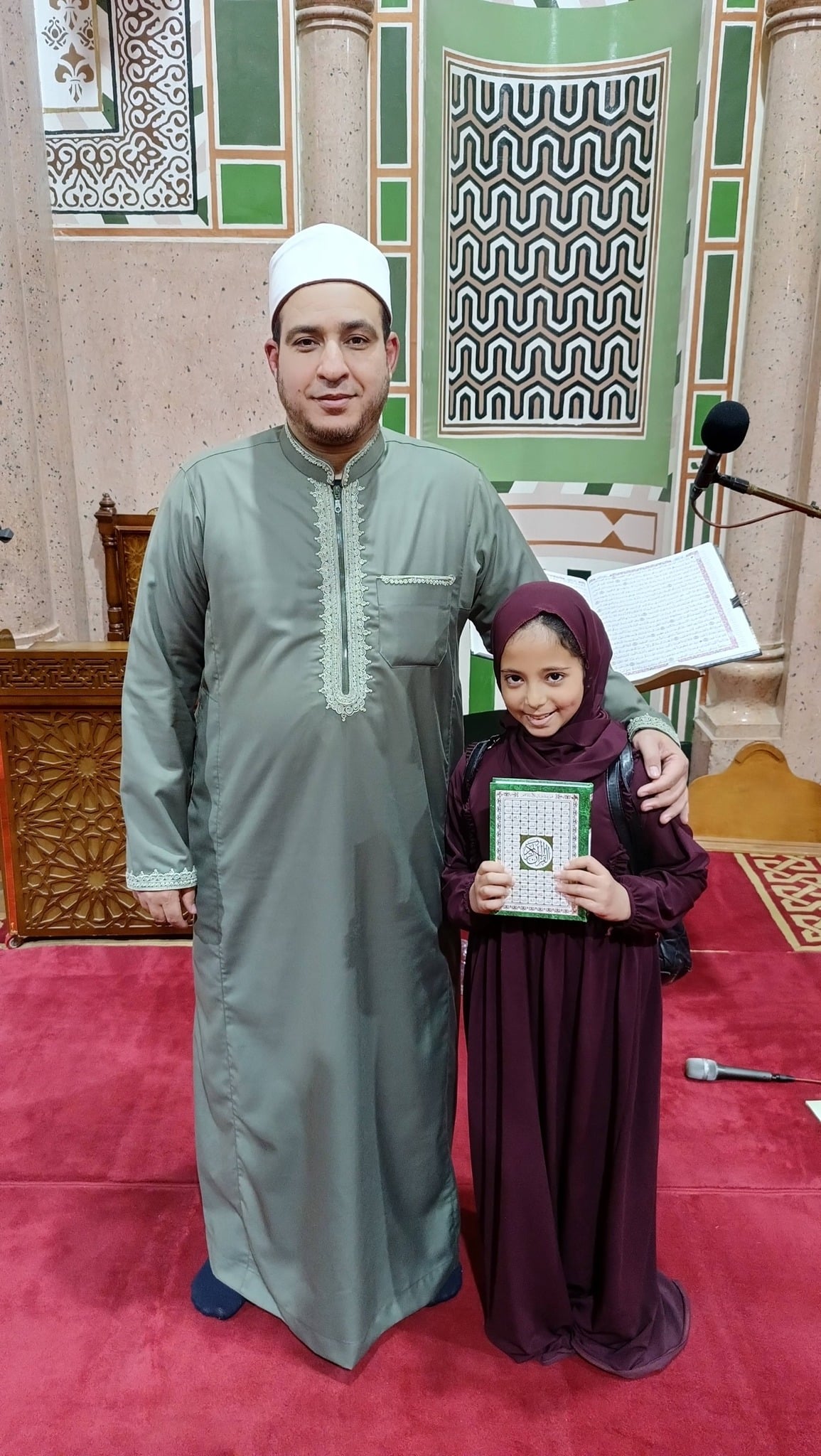 تكريم طفلة متميزة