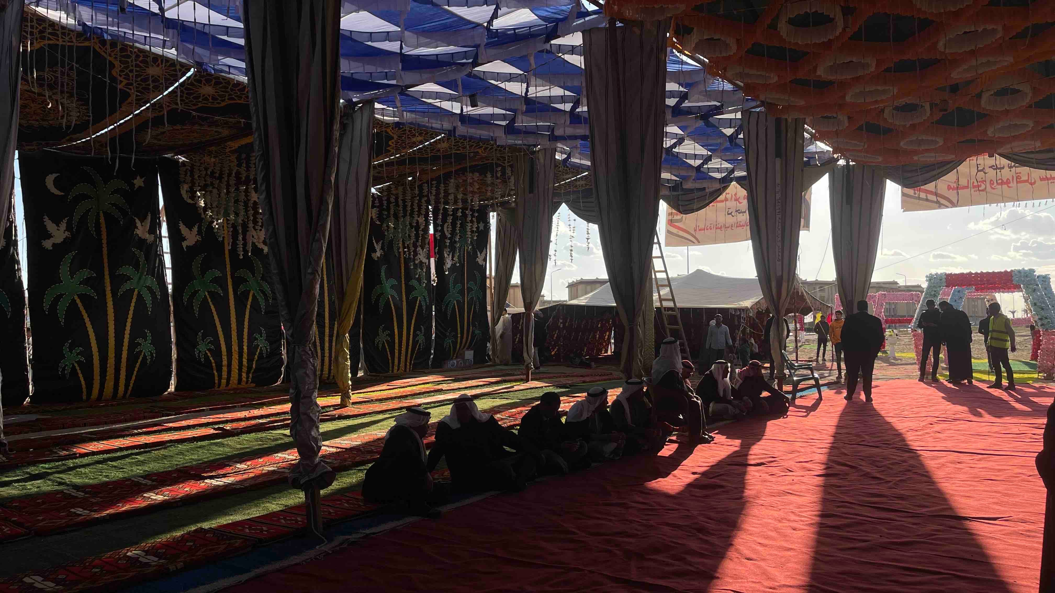 المشايخ والعواقل متواجدين 