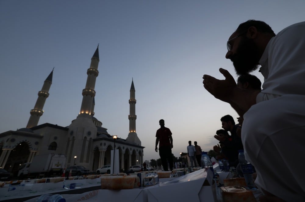 إفطار جماعي فى بيوت الرحمن.. مساجد دبي تستقبل الصائمين (1)