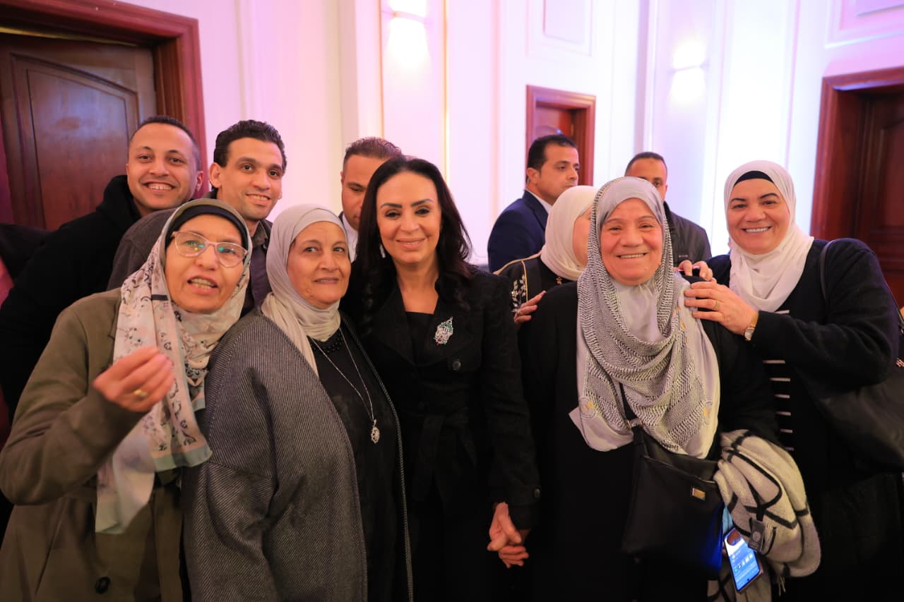 وزيرة التضامن مع العاملين