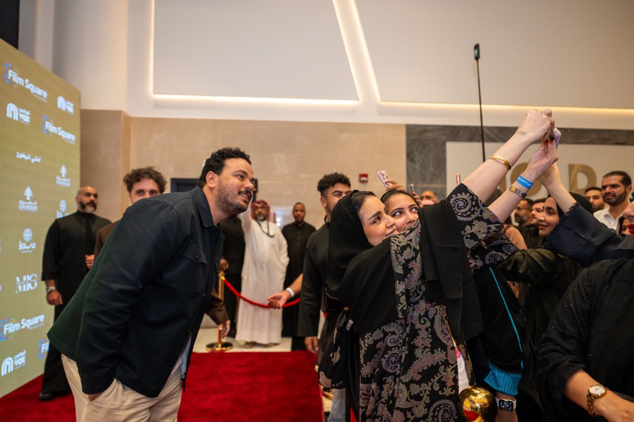 سيلفي الجماهير مع مصطفى غريب