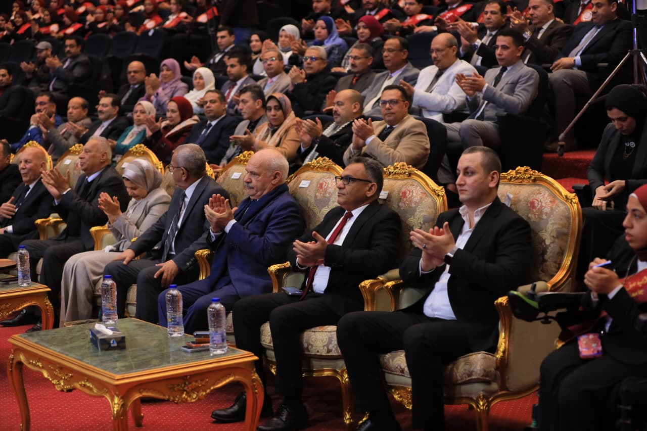 الحضور خلال اللقاء الفكري بجامعة كفر الشيخ