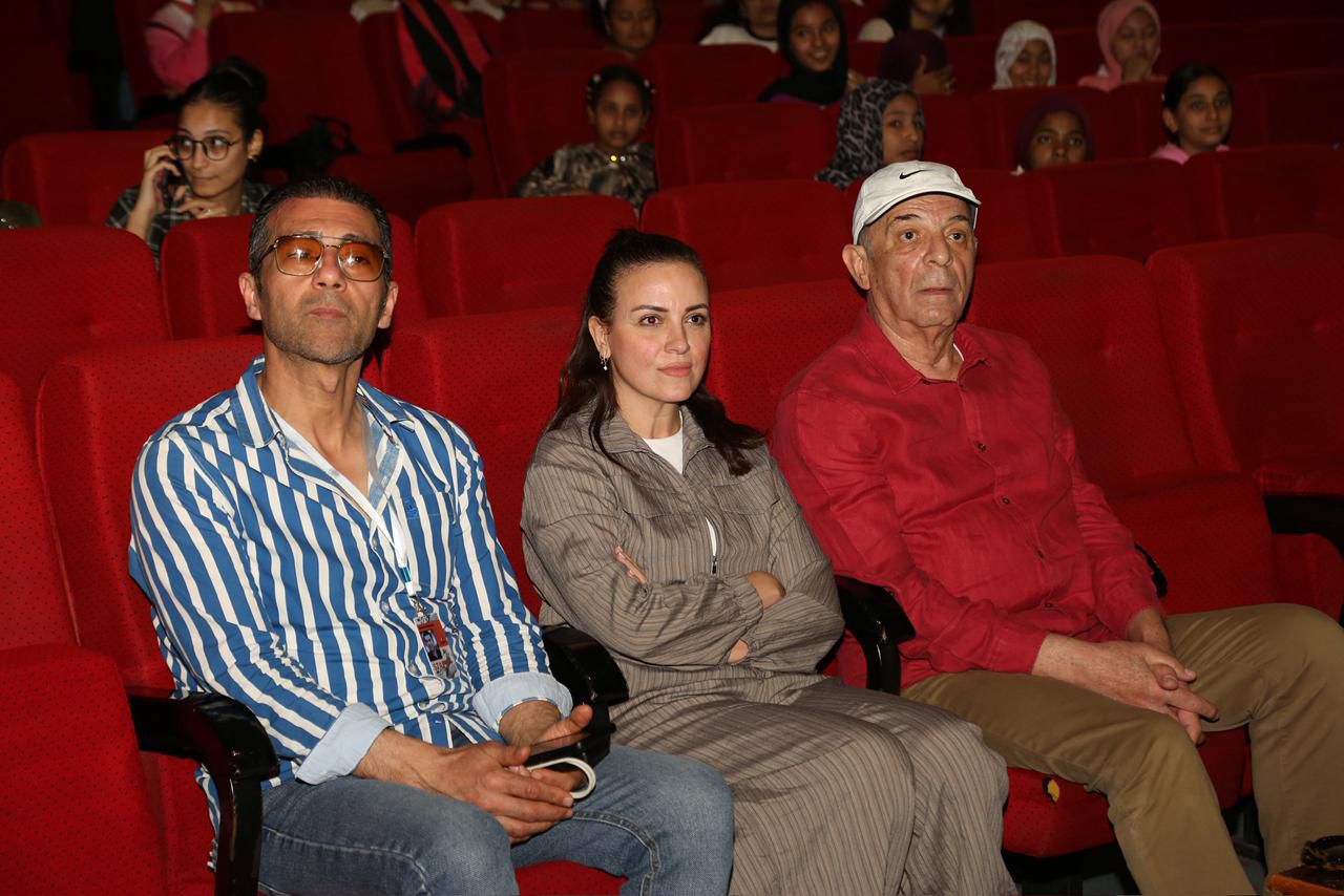 محمود حميدة وريهام عبد الغفور مع الزميل جمال عبد الناصر