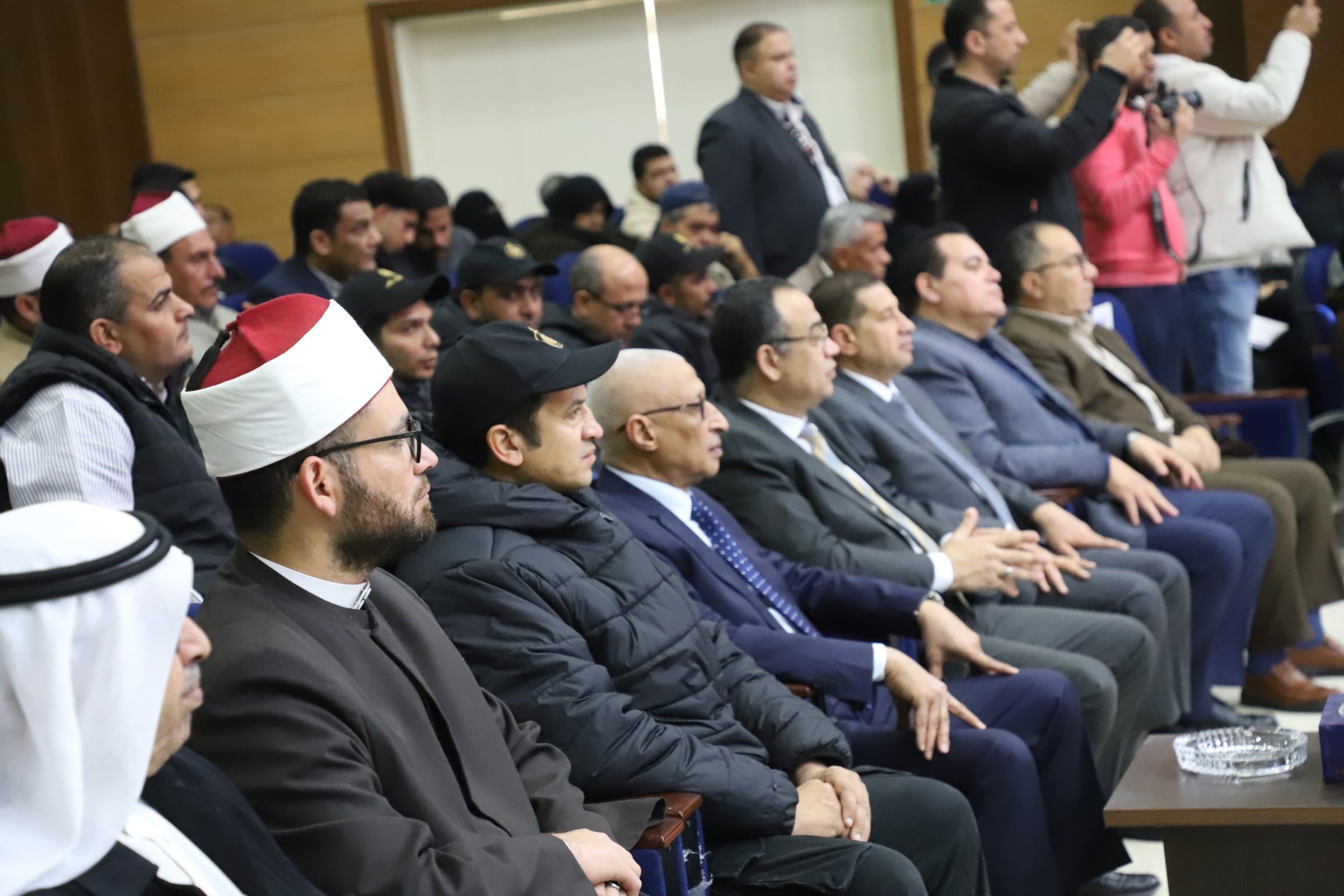 الحضور من رجال الازهر والمجلس التنفيذي للمحافظة 