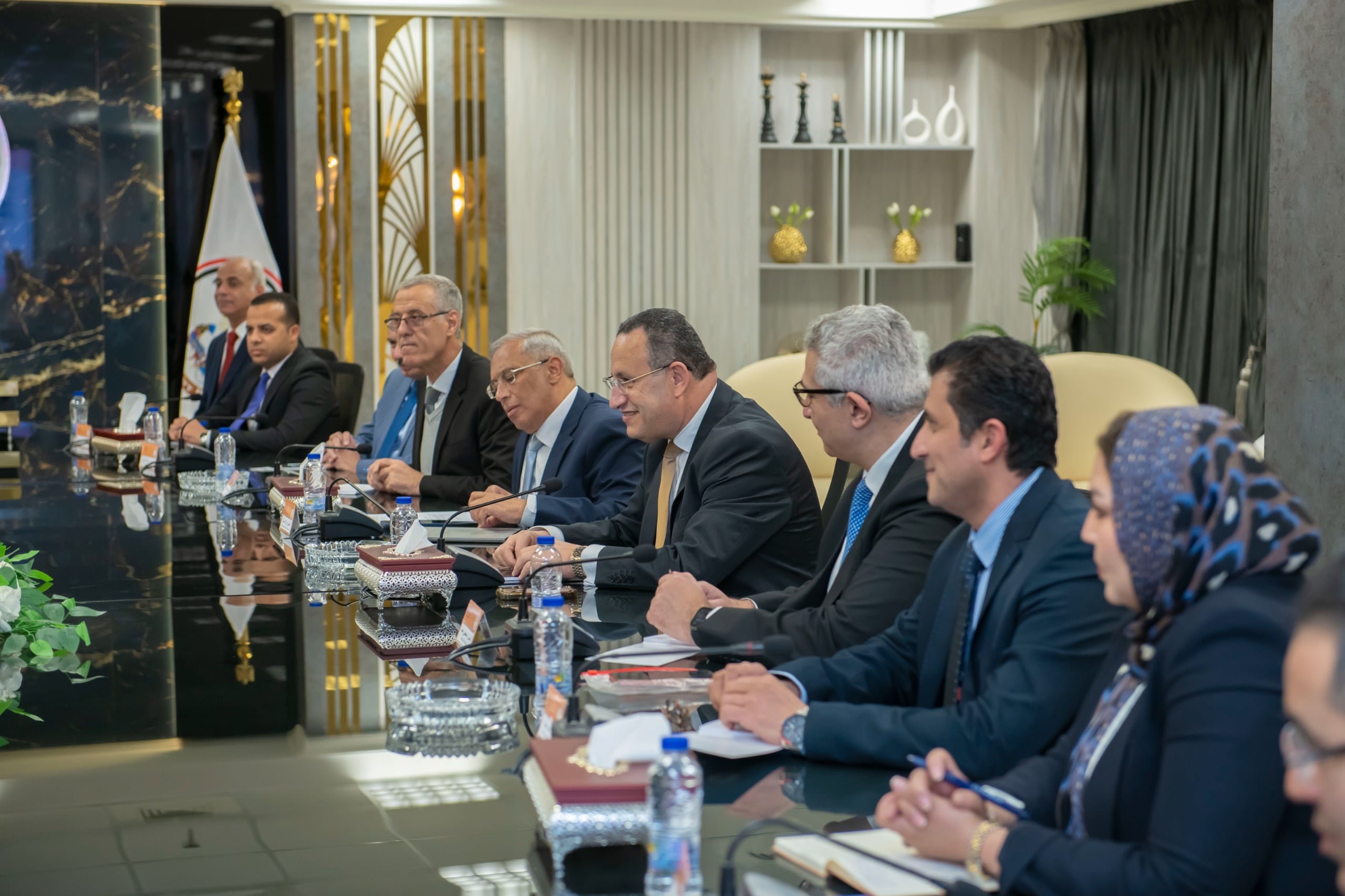 وزير التعليم العالى ووفد الوزارة خلال لقاء وزارة الإنتاج