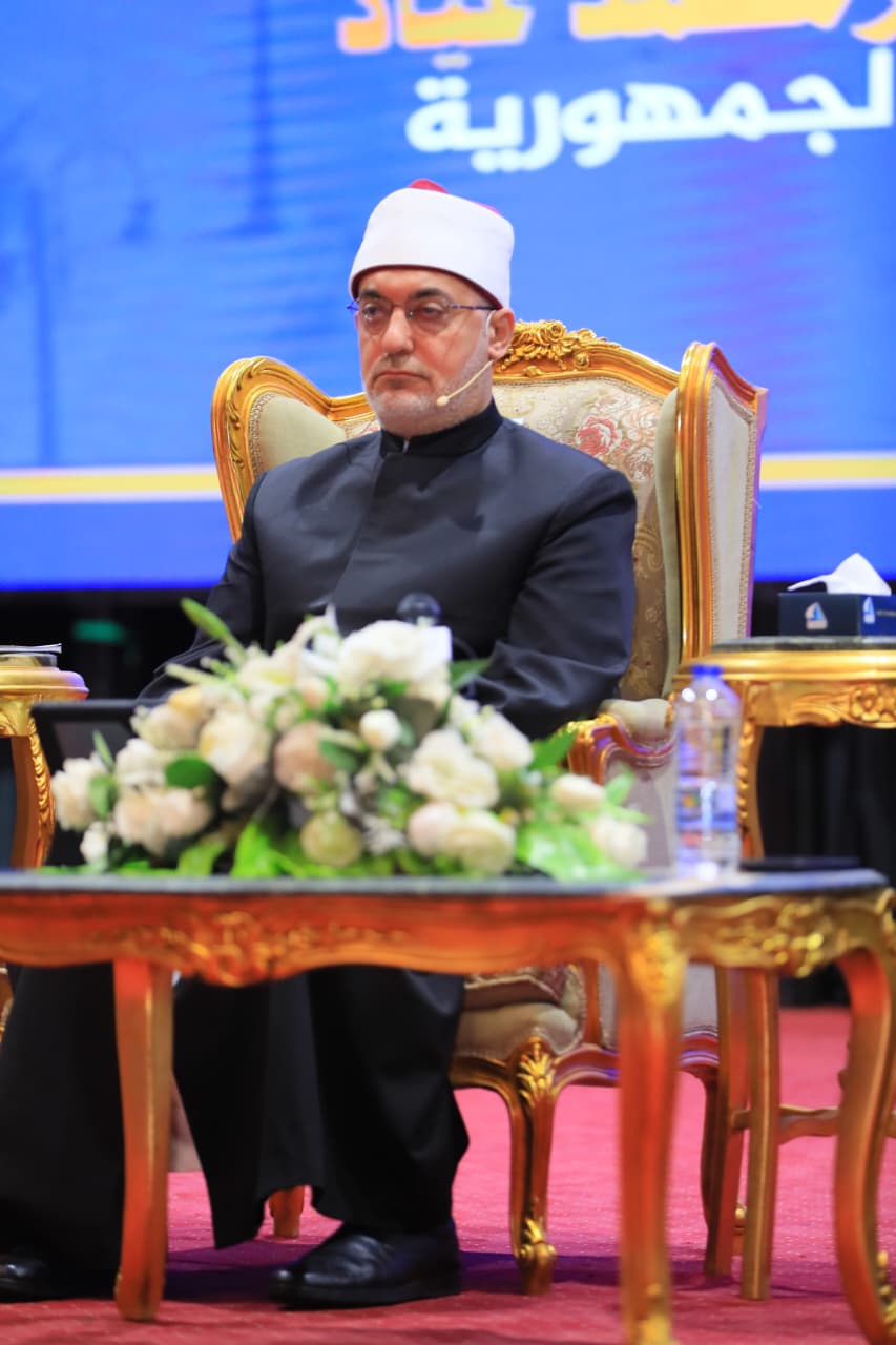 مفتي الجمهورية بجامعة كفر الشيخ خلال اللقاء الفكري