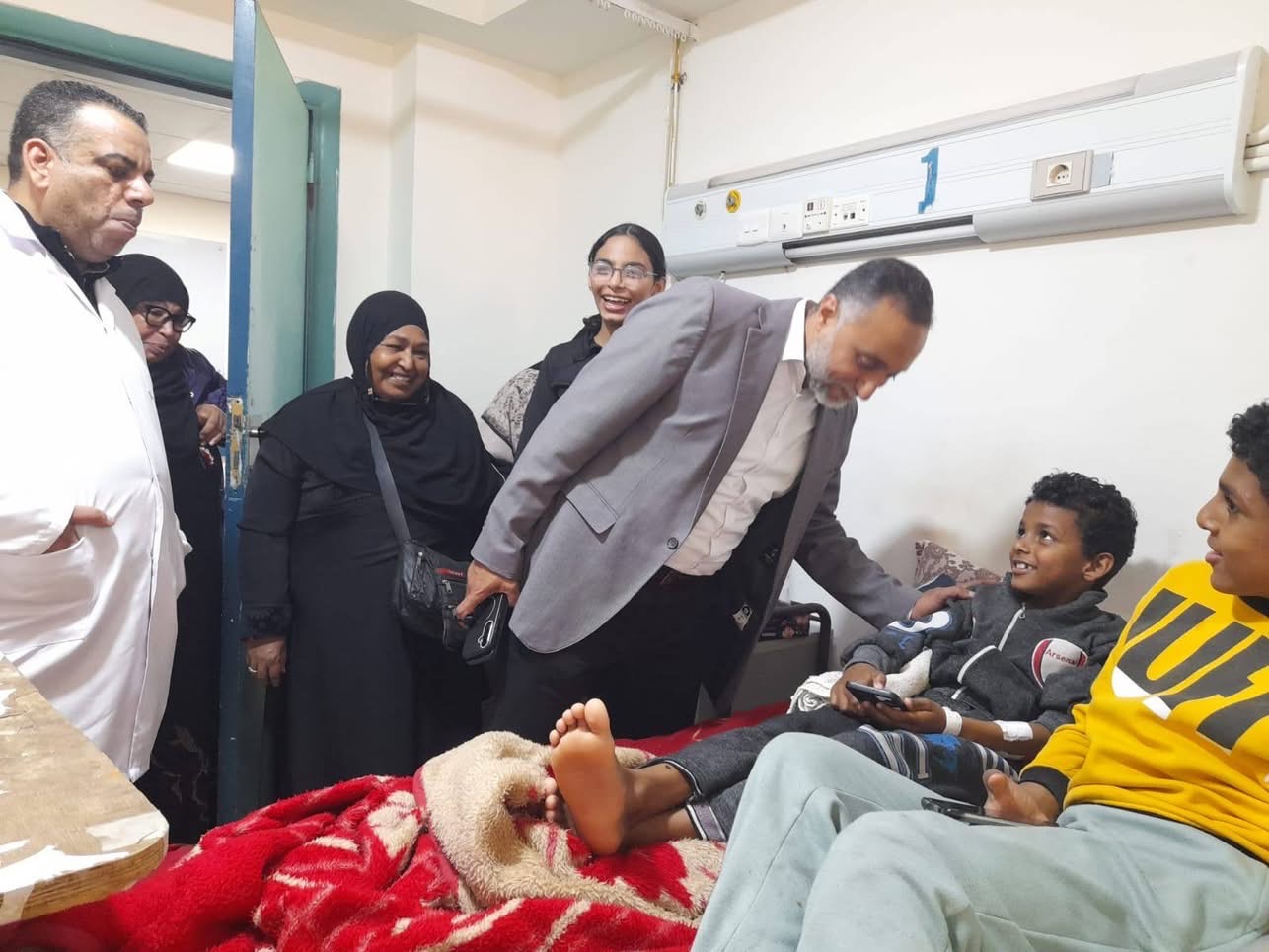 الاطمئنان علي المرضي