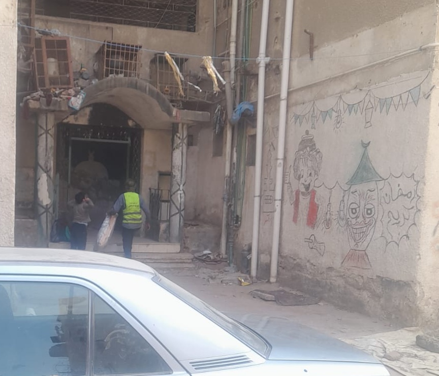 تفعيل منظومة الجمع السكنى للمخلفات بالبراجيل بحى المنيرة (4)