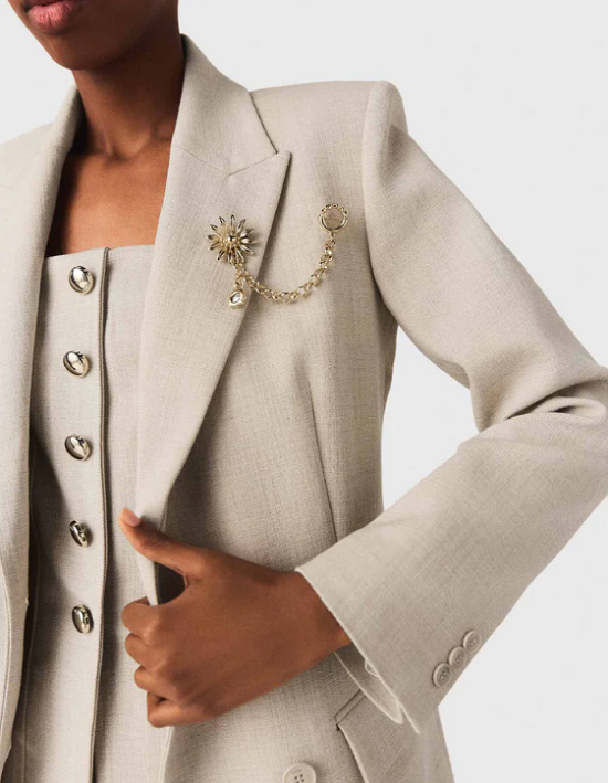 بروش البدلة المدهب