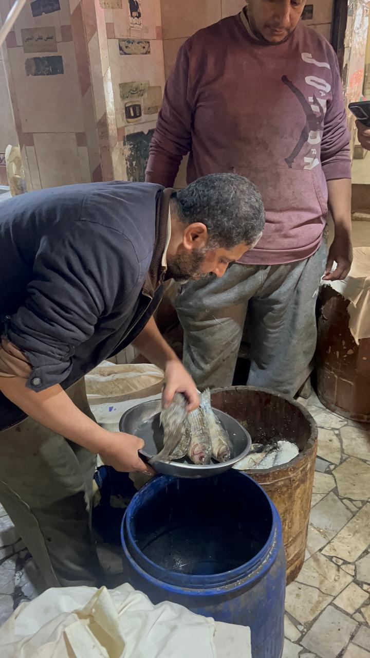 أثناء وزن الفسيخ