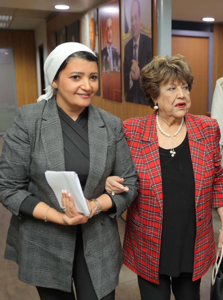 الإعلامية إيناس جوهر (3)