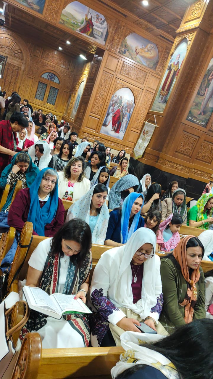 الحضور بكنيسةةالانبا بيشوي