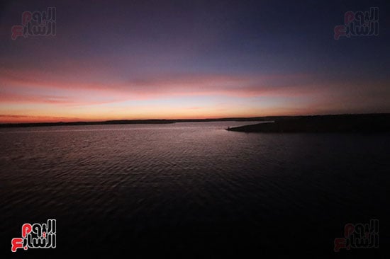 بعد-الغروب-فى-مياه-البحيرة