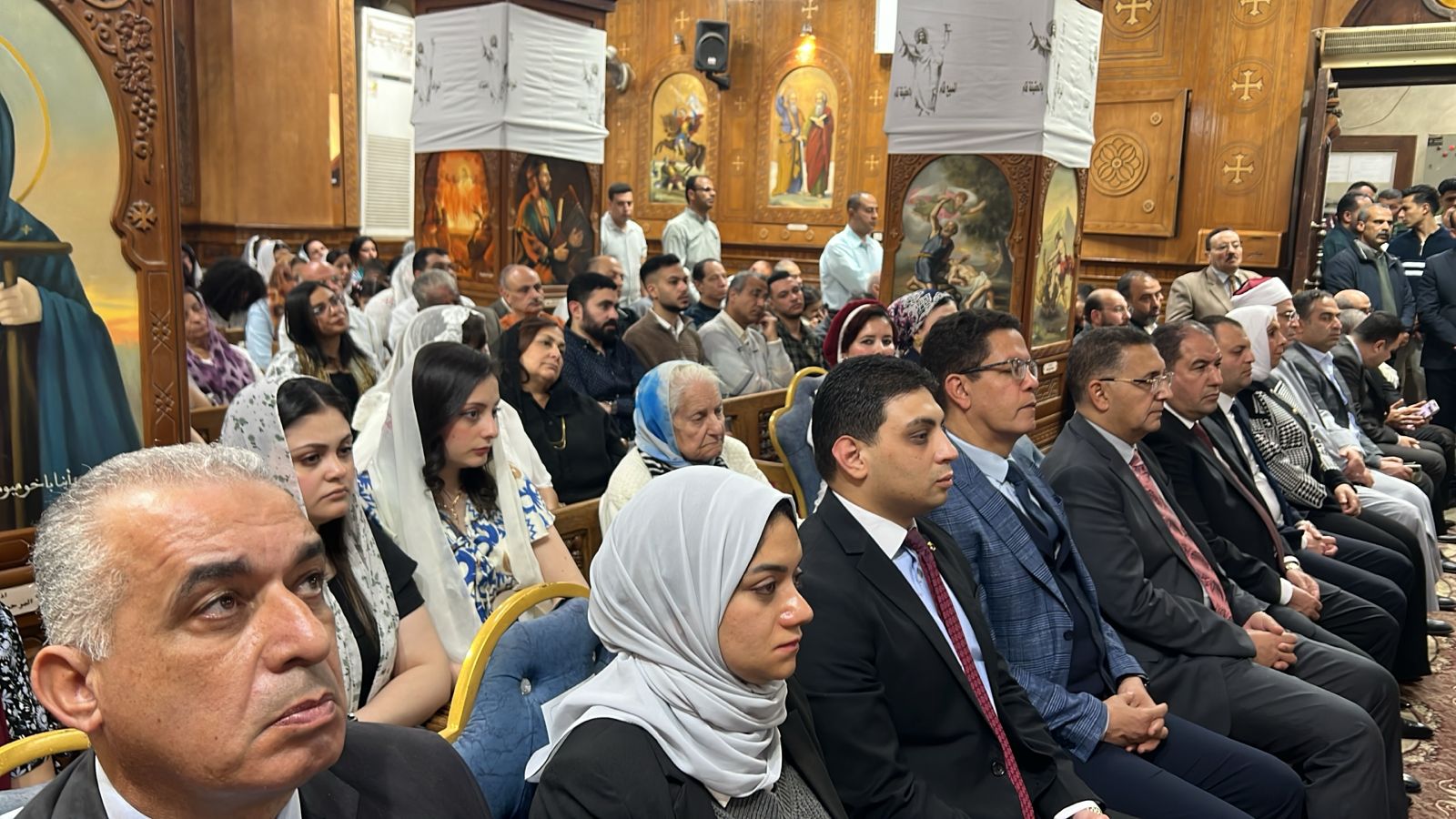 الحضور الكبير بالقداس