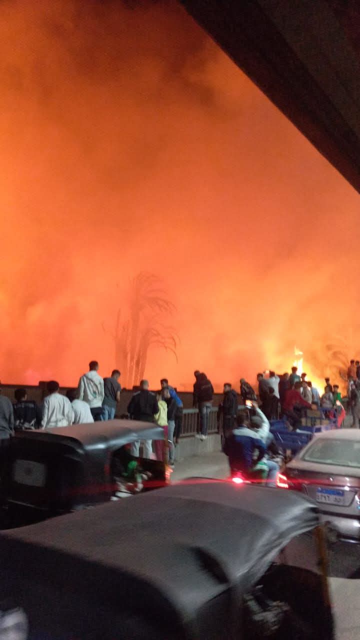 اندلاع حريق مخلفات وأشجار فى منطقة المنيب (3)