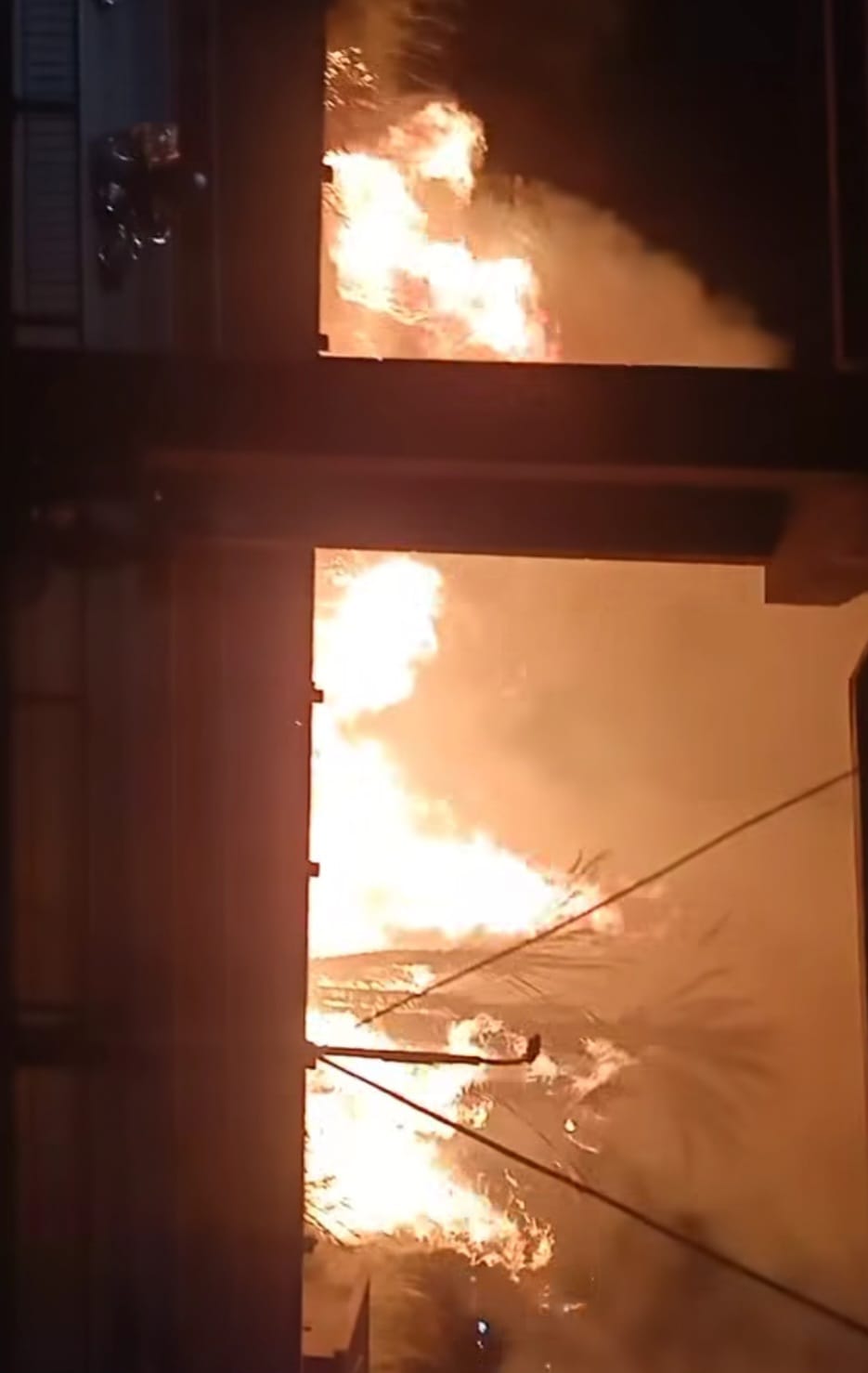 اندلاع حريق مخلفات وأشجار فى منطقة المنيب (1)