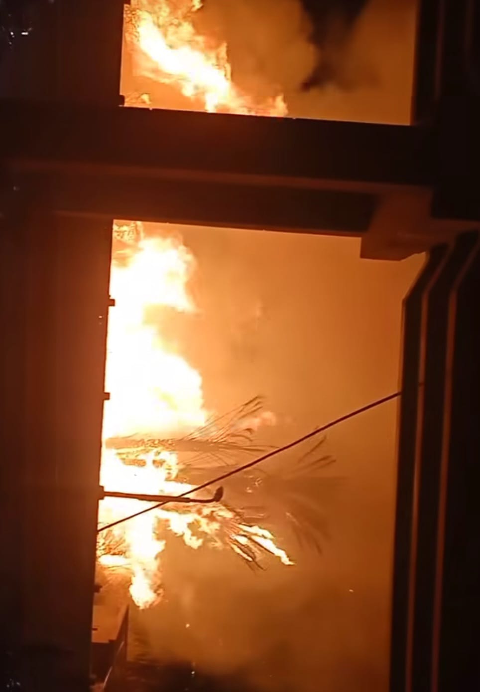 اندلاع حريق مخلفات وأشجار فى منطقة المنيب (7)