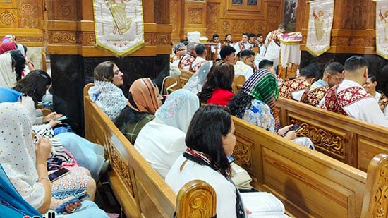 قداس عيد القيامة بكنيسة الأنبا بيشوي