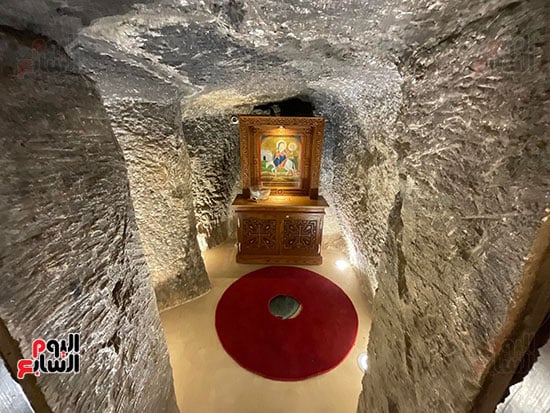 المغارة داخل الدير