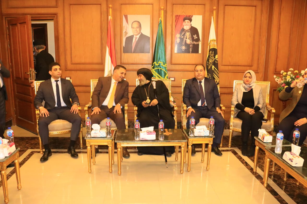 تقديم التهنئة للأنبا نوفير تقديم التهنئة للأنبا نوفير